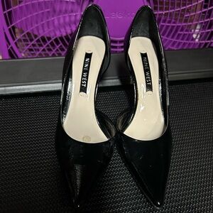 Beautiful black heels!